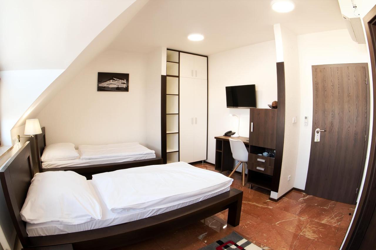 Hotel Slunecni Dvur Бърно Екстериор снимка
