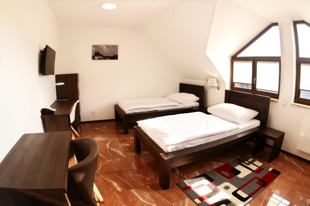 Hotel Slunecni Dvur Бърно Екстериор снимка