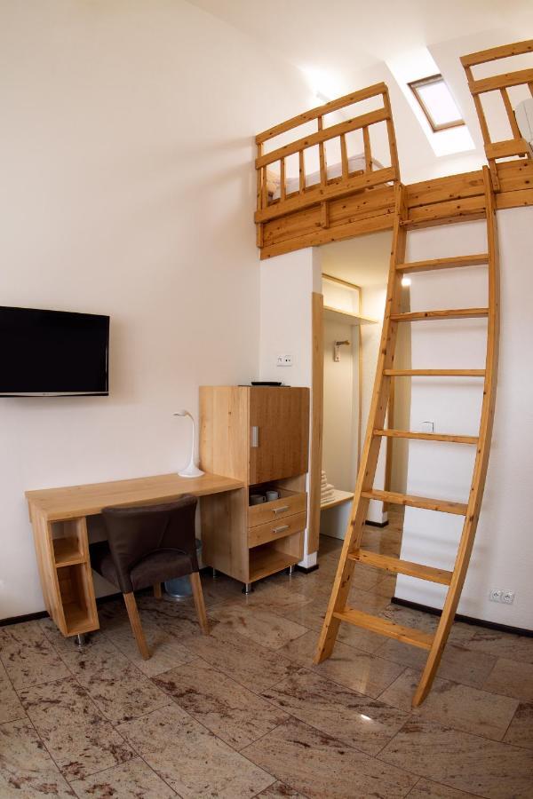Hotel Slunecni Dvur Бърно Екстериор снимка