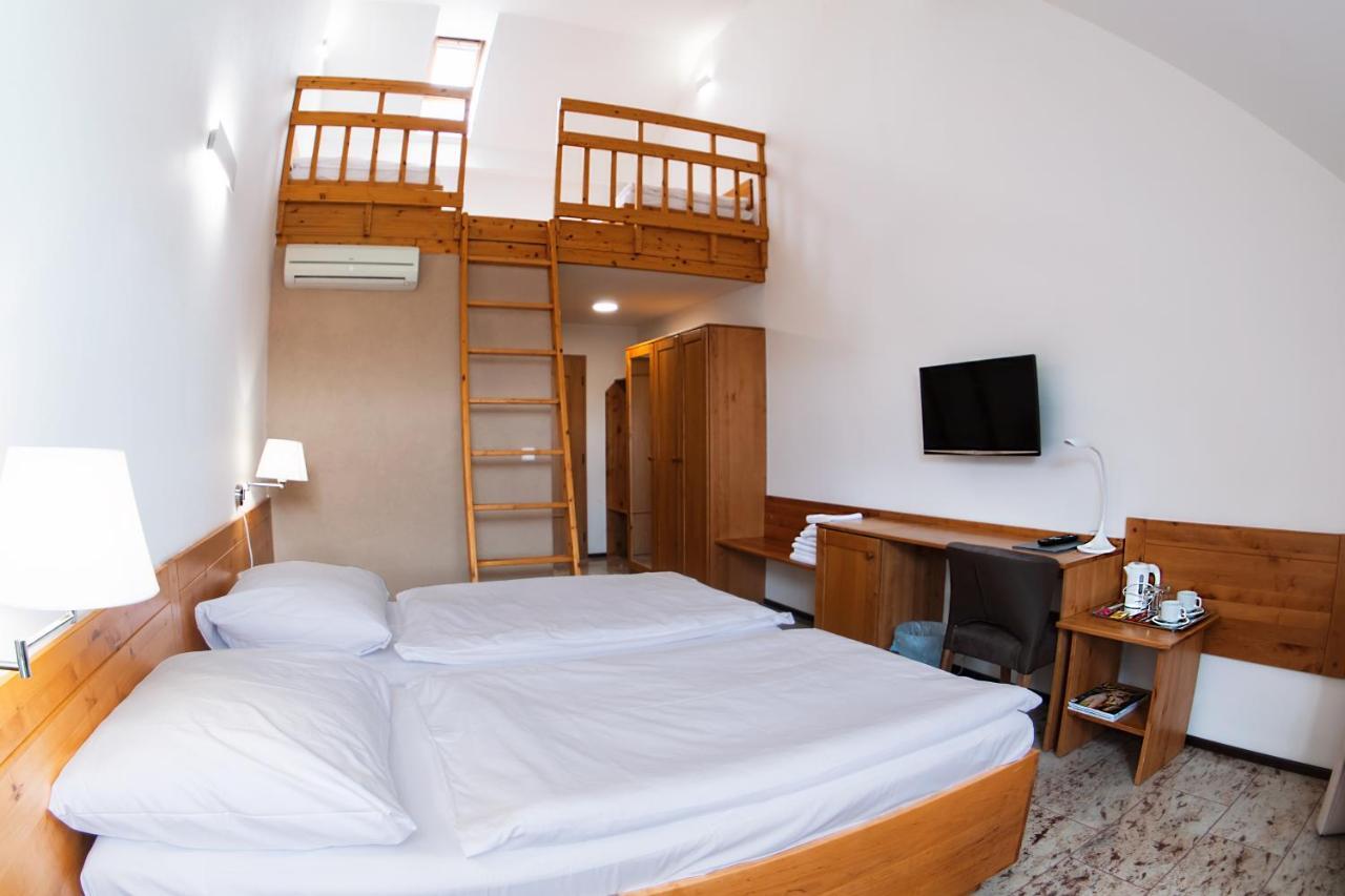 Hotel Slunecni Dvur Бърно Екстериор снимка