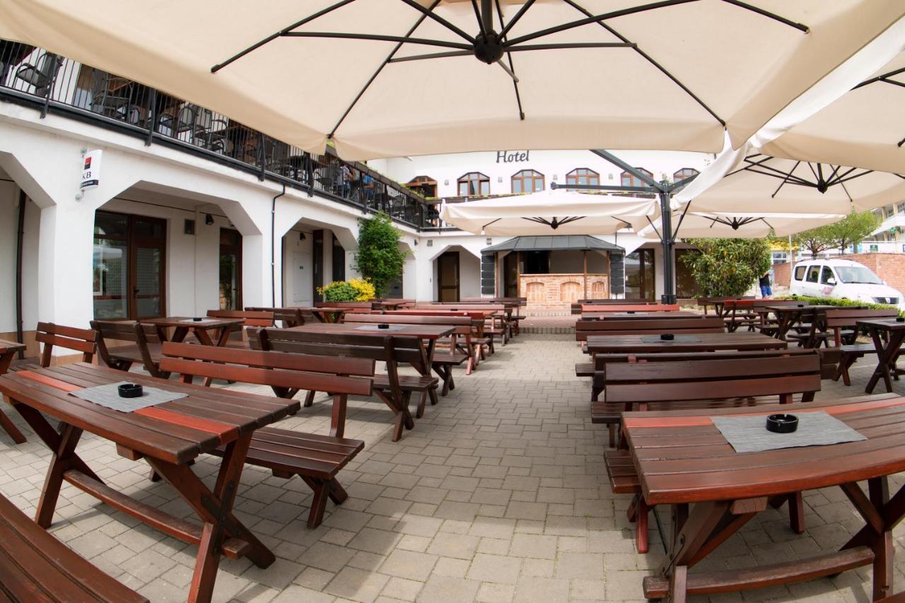 Hotel Slunecni Dvur Бърно Екстериор снимка